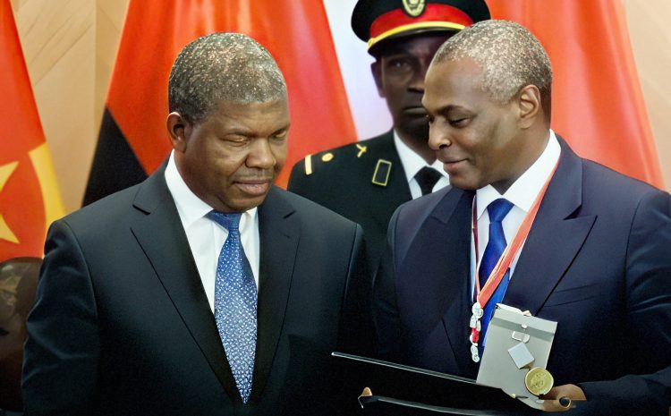  Presidente Chivukuvuku é condecorado