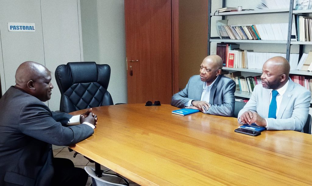Jardo Muekalia visita Bispado de Saurimo