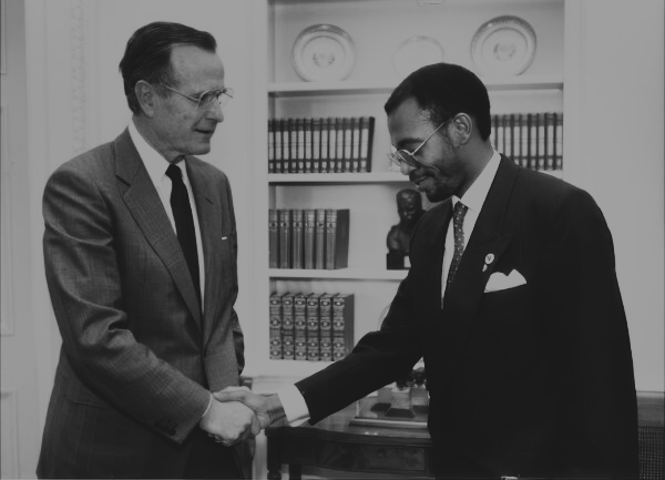Jardo Muekalia and Presidente Bush