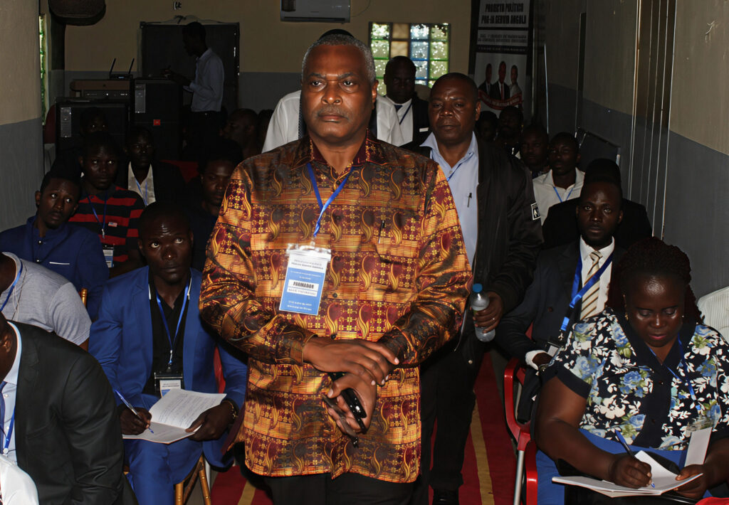 Abel Epalanga Chivukuvuku