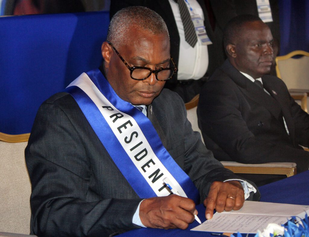 Abel Epalanga Chivukuvuku