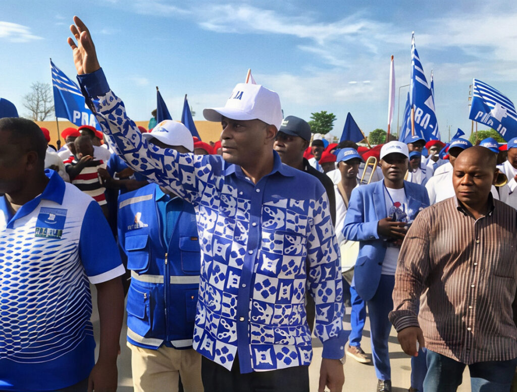 Abel Epalanga Chivukuvuku