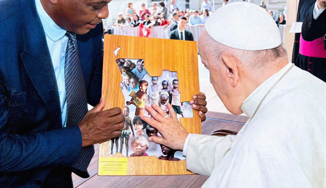 Abel Chivukuvuku com o Papa