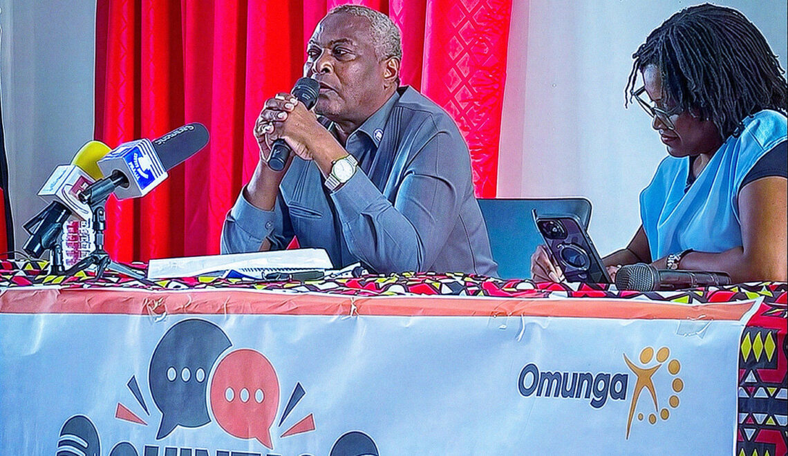 Abel Chivukuvuku em Benguela nas Quintas de Debates da Omunga