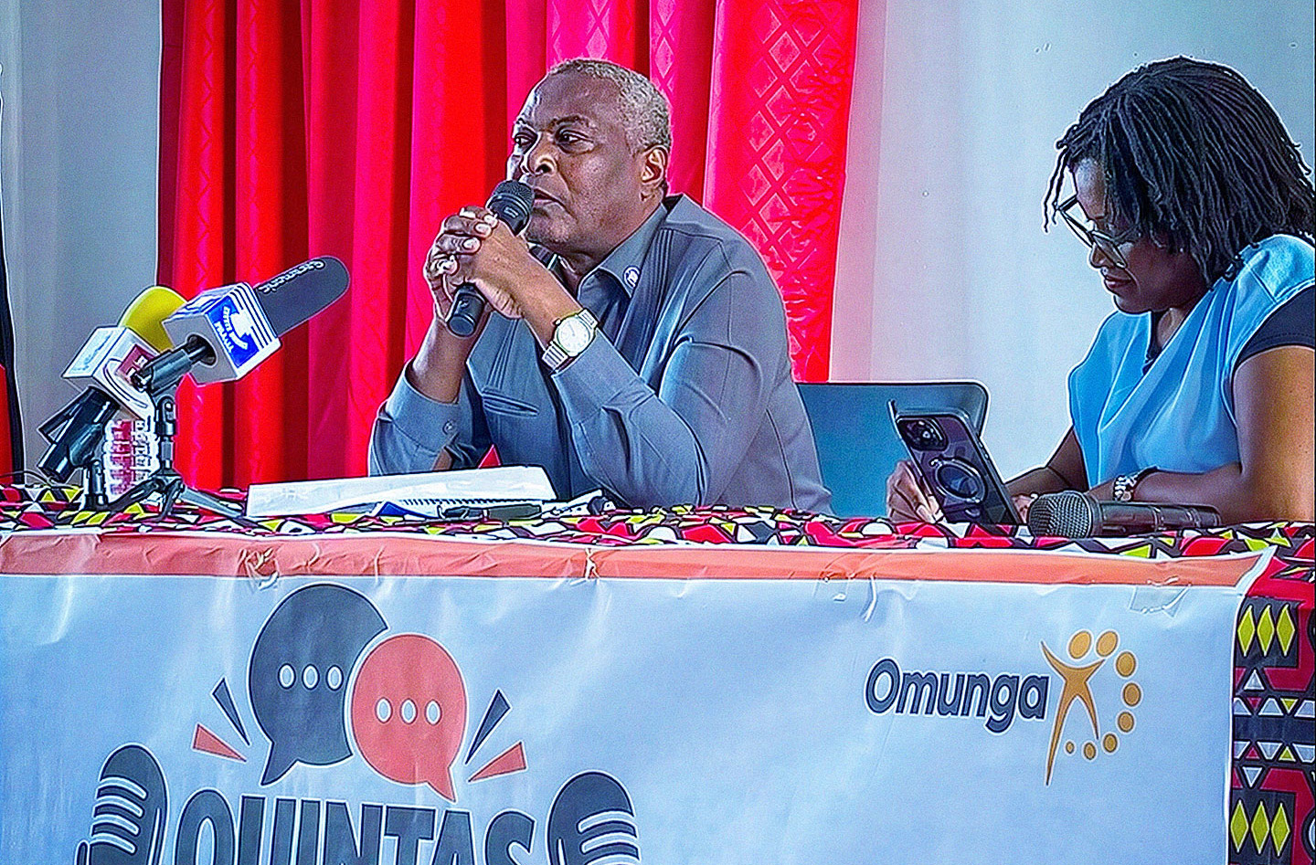 Abel Chivukuvuku em Benguela nas Quintas de Debates da Omunga
