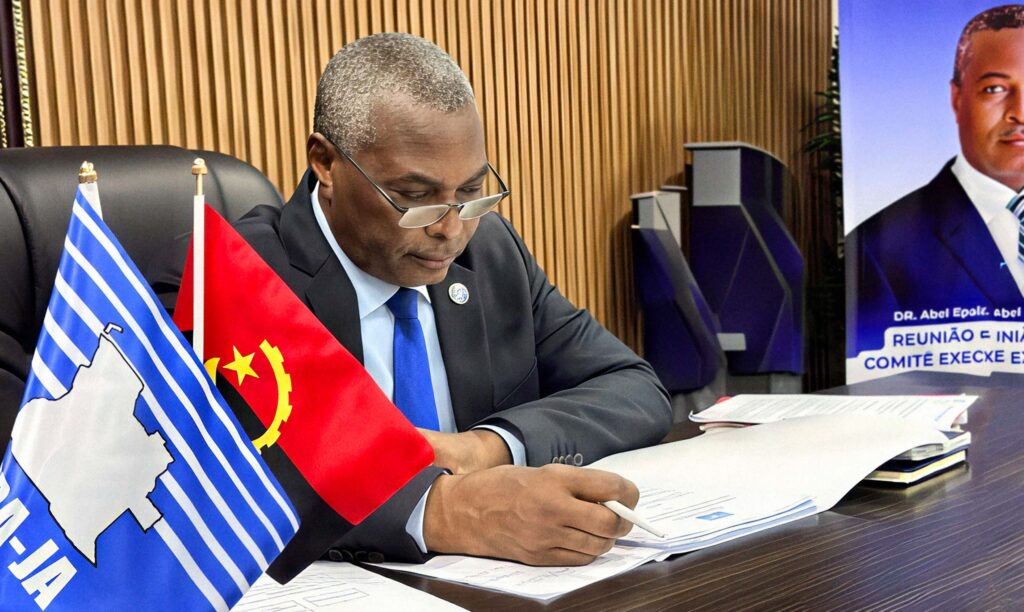 Presidente Abel Chivukuvuku