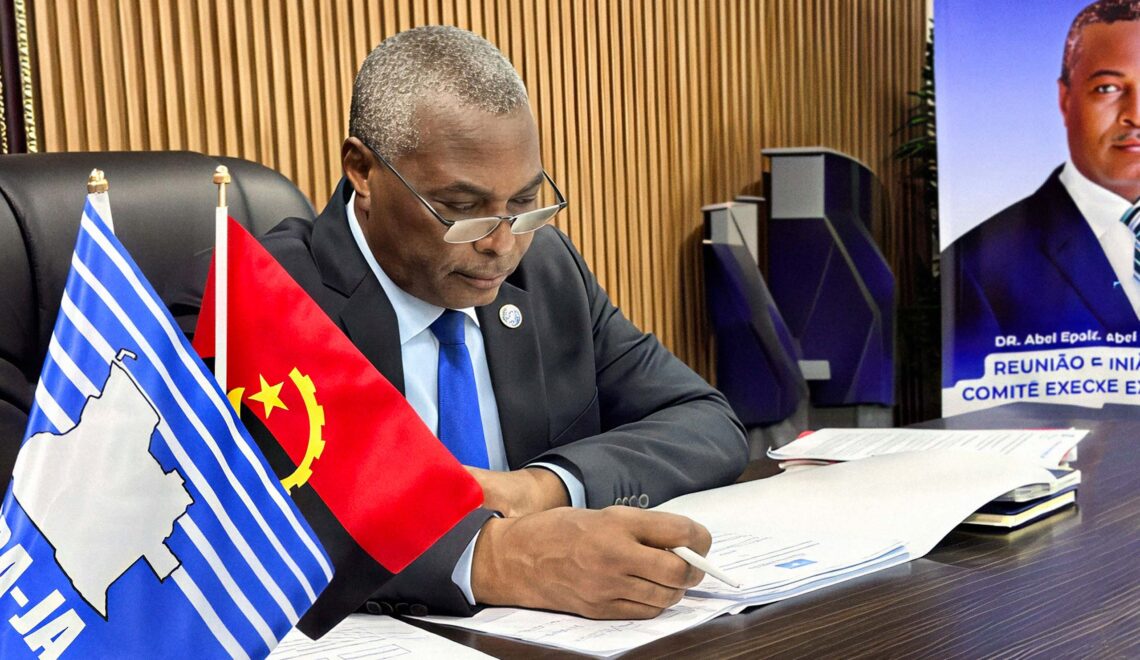 Presidente Abel Chivukuvuku